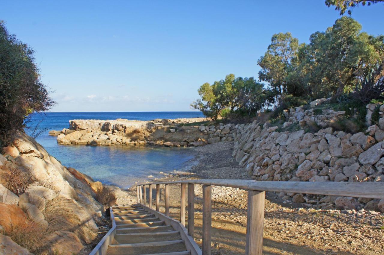 Lucile - Coralli Beachfront Apartment Paralimni Zewnętrze zdjęcie