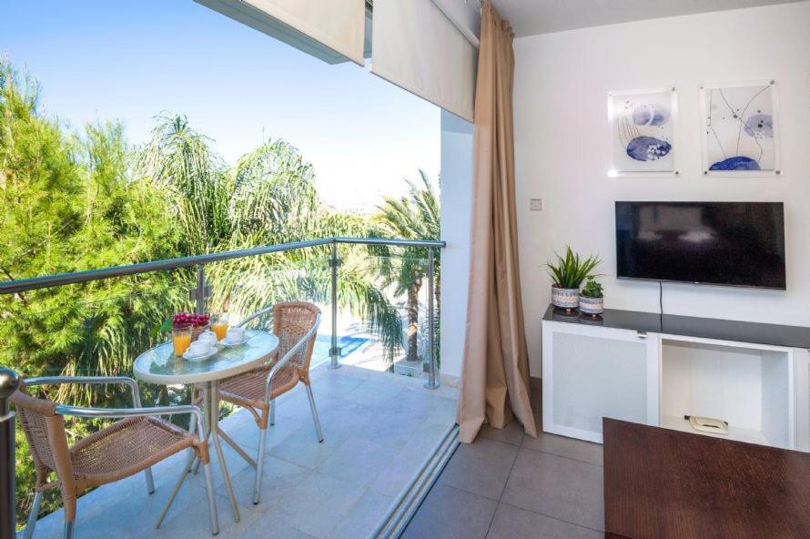 Lucile - Coralli Beachfront Apartment Paralimni Zewnętrze zdjęcie