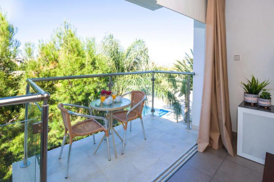 Lucile - Coralli Beachfront Apartment Paralimni Zewnętrze zdjęcie