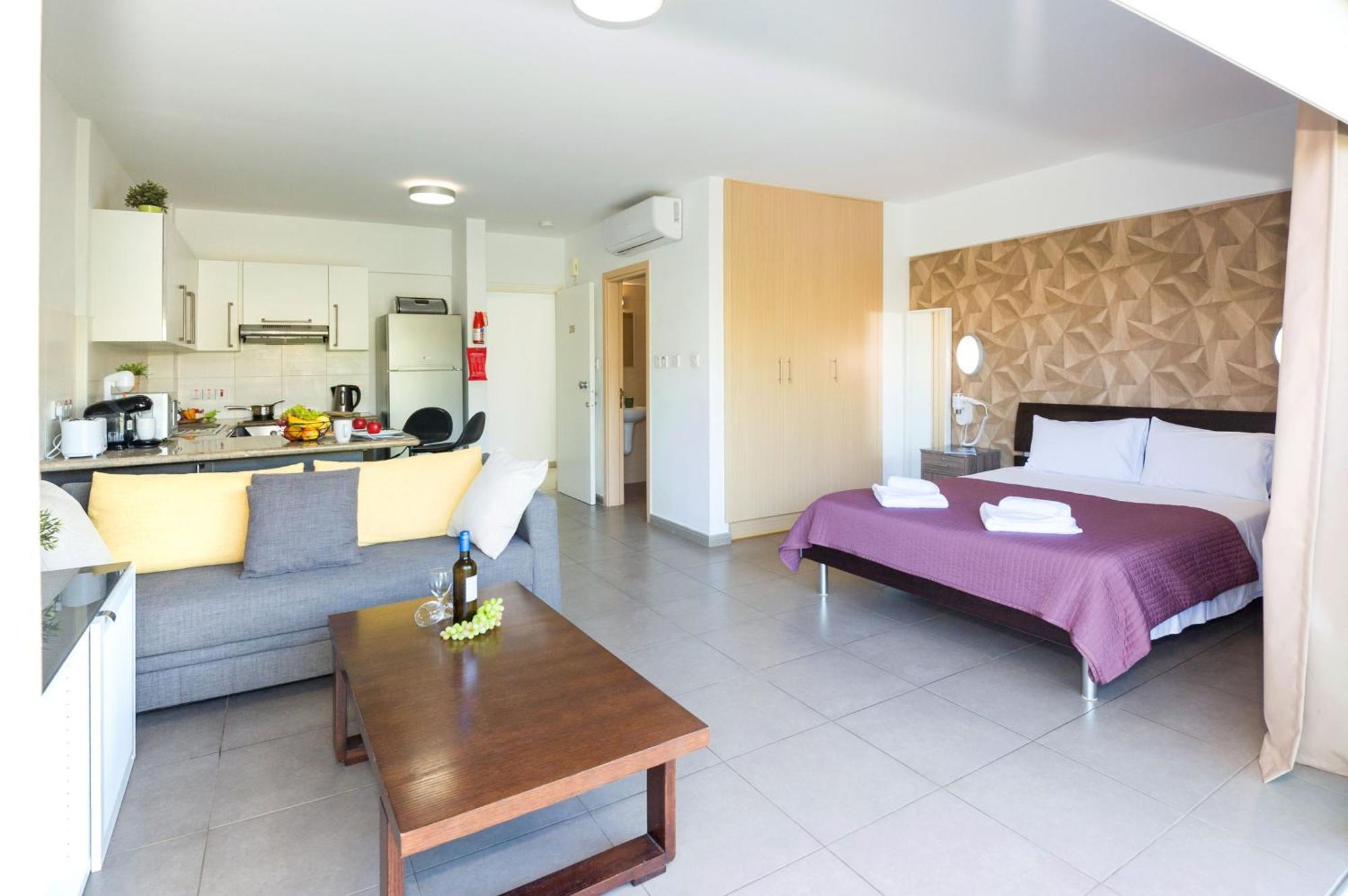 Lucile - Coralli Beachfront Apartment Paralimni Zewnętrze zdjęcie