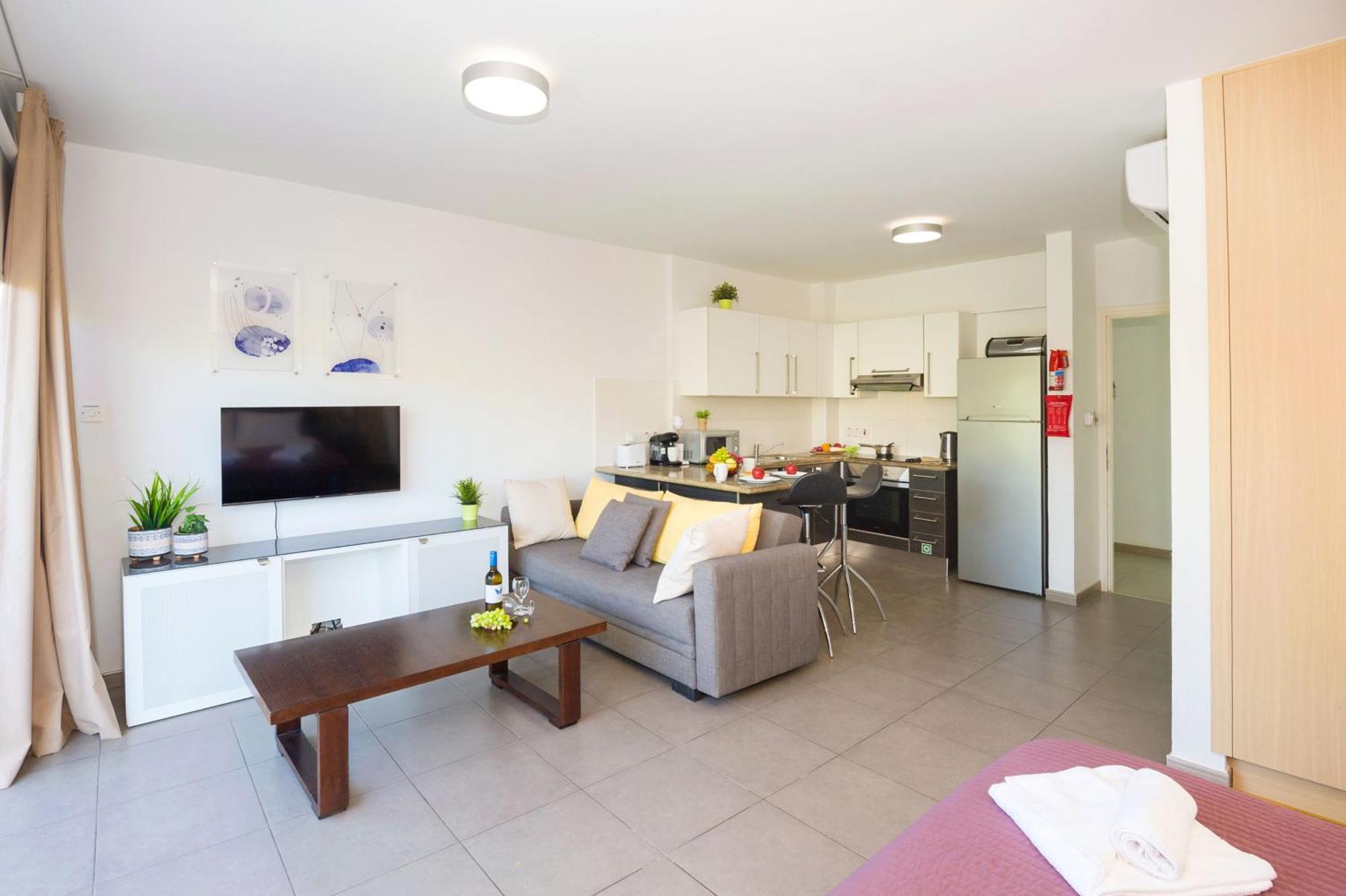 Lucile - Coralli Beachfront Apartment Paralimni Zewnętrze zdjęcie