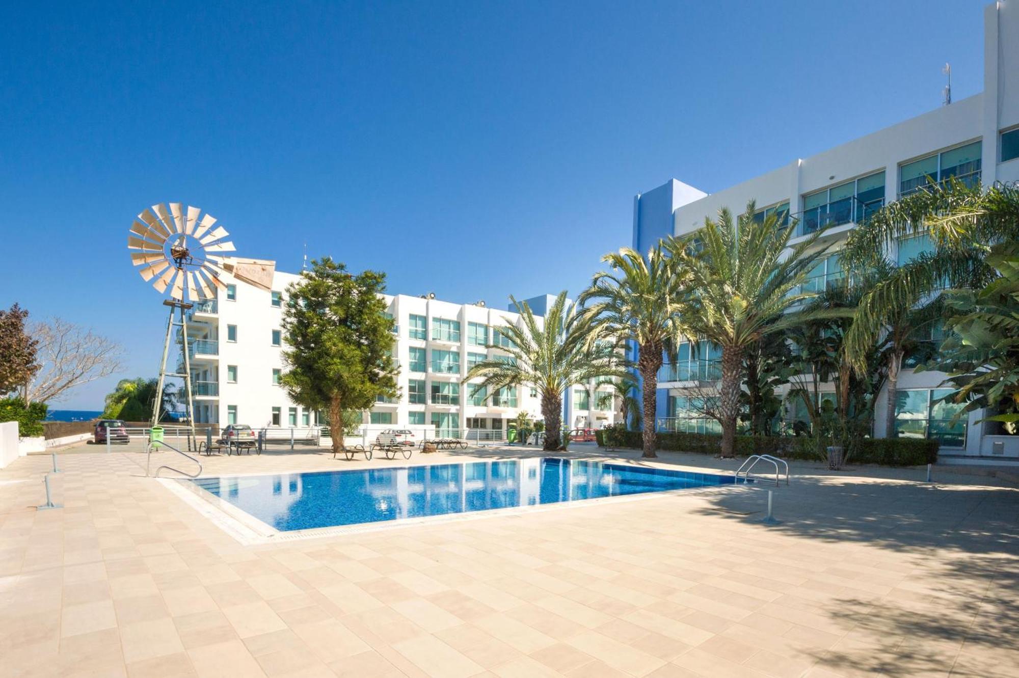 Lucile - Coralli Beachfront Apartment Paralimni Zewnętrze zdjęcie