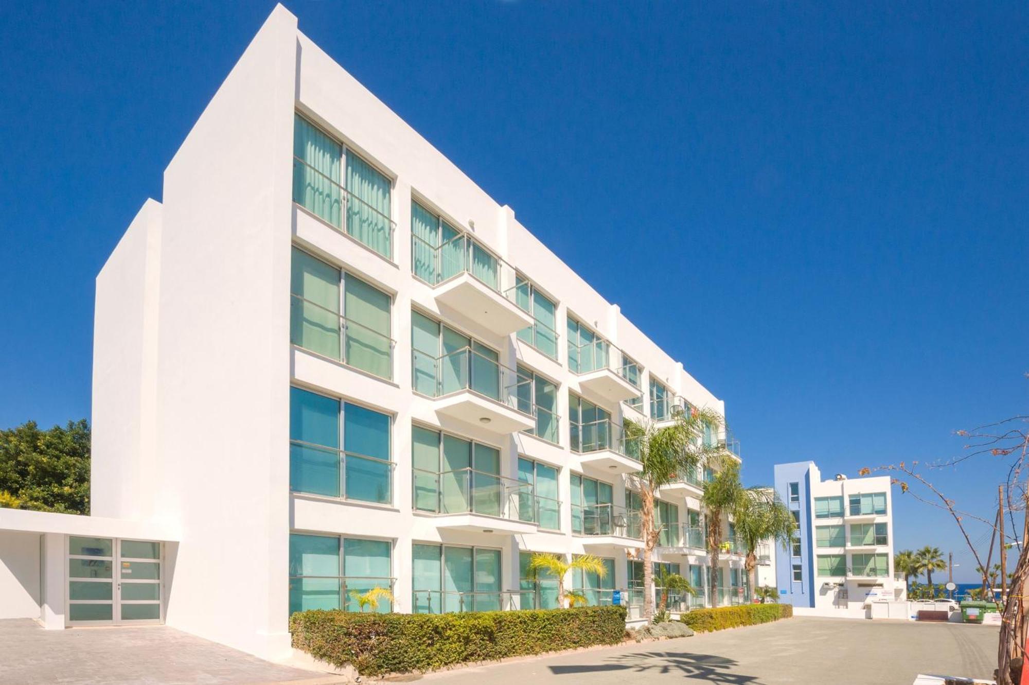 Lucile - Coralli Beachfront Apartment Paralimni Zewnętrze zdjęcie