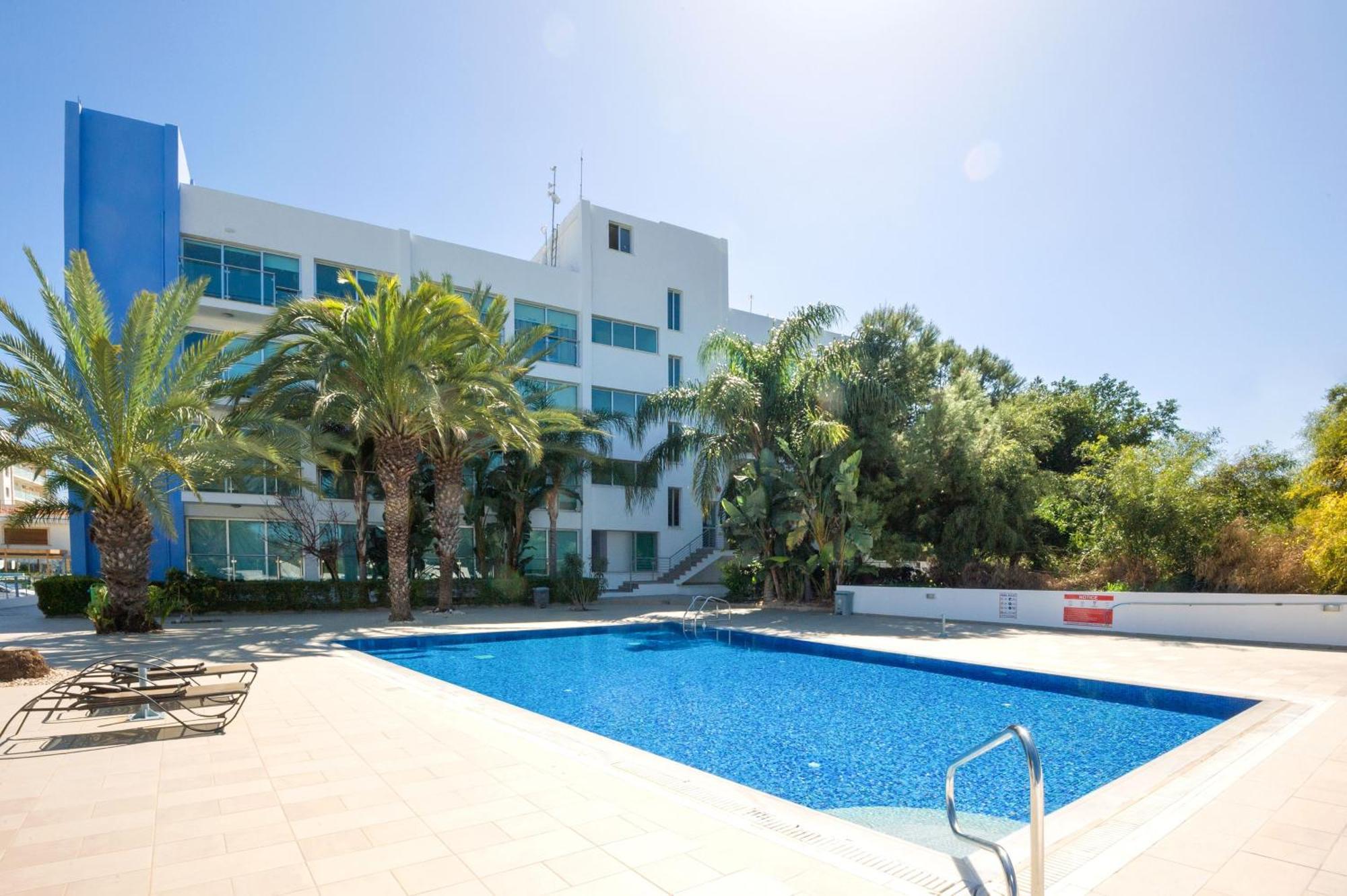 Lucile - Coralli Beachfront Apartment Paralimni Zewnętrze zdjęcie