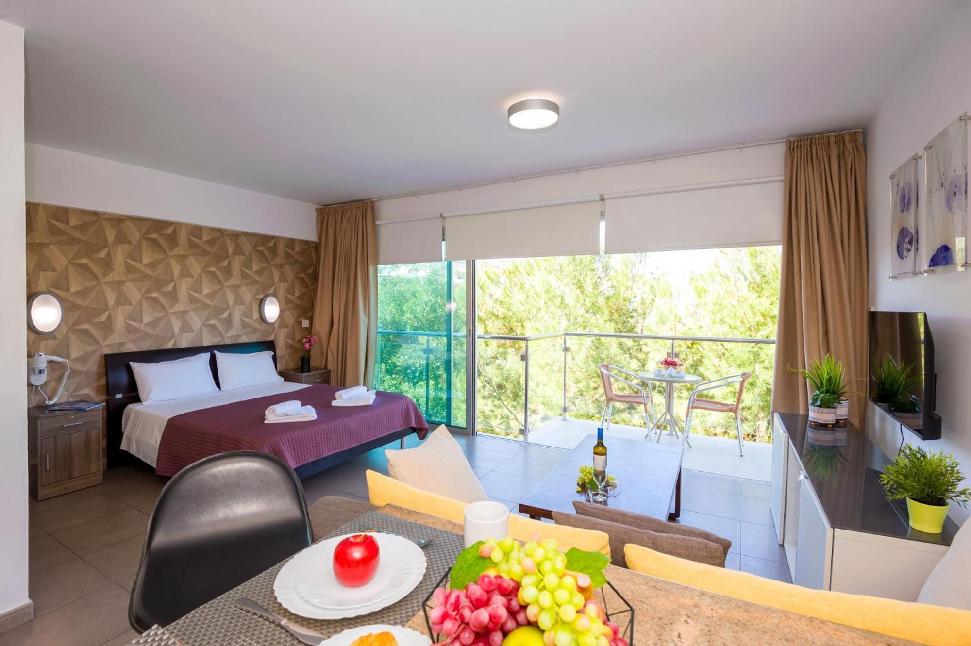 Lucile - Coralli Beachfront Apartment Paralimni Zewnętrze zdjęcie