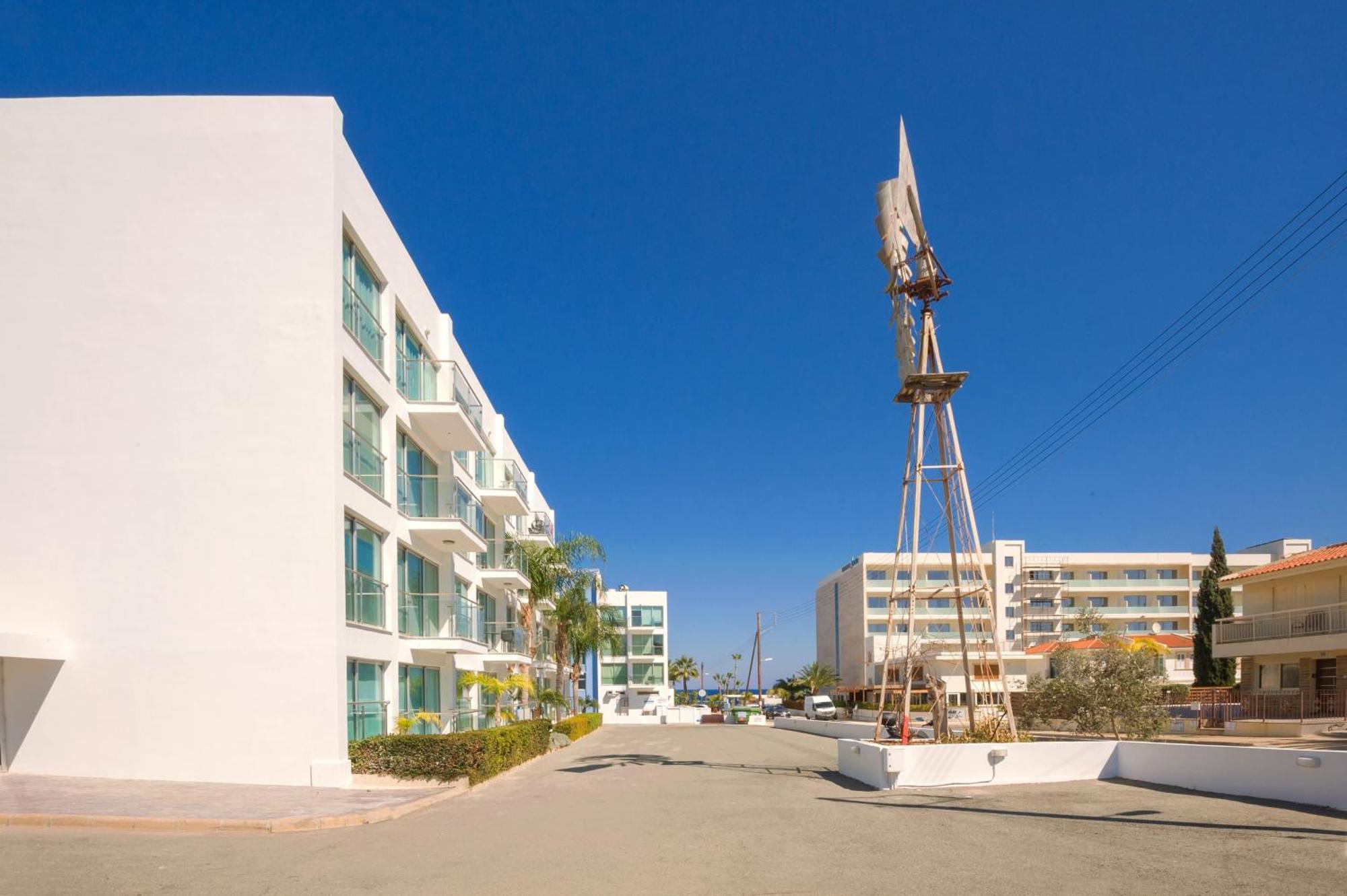 Lucile - Coralli Beachfront Apartment Paralimni Zewnętrze zdjęcie